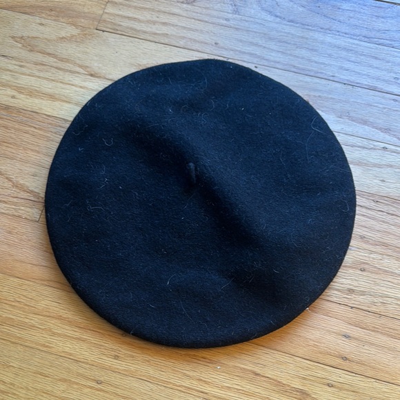 Classic Black Beret - Picture 1 of 4